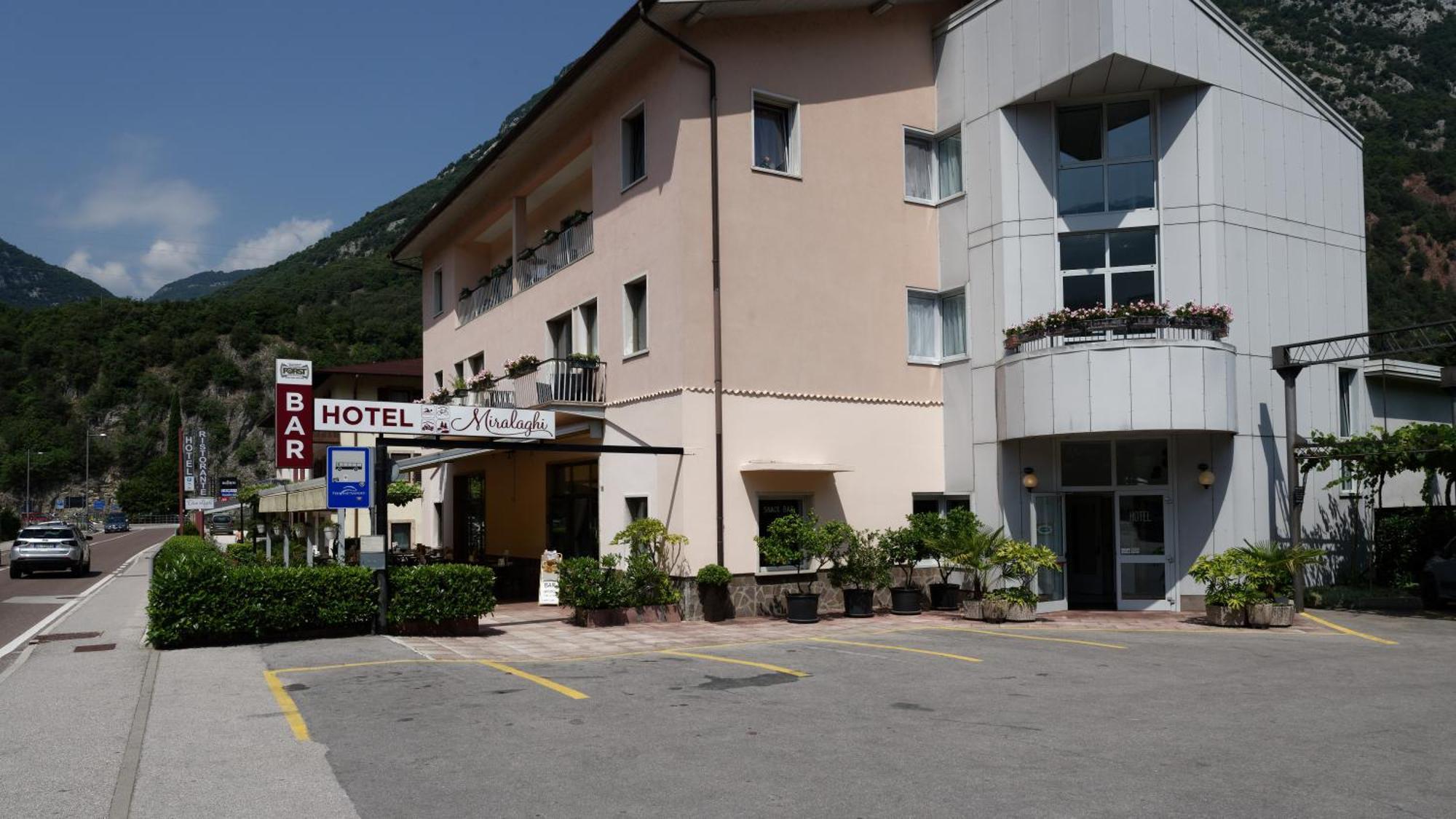 Albergo Miralaghi Padergnone Экстерьер фото